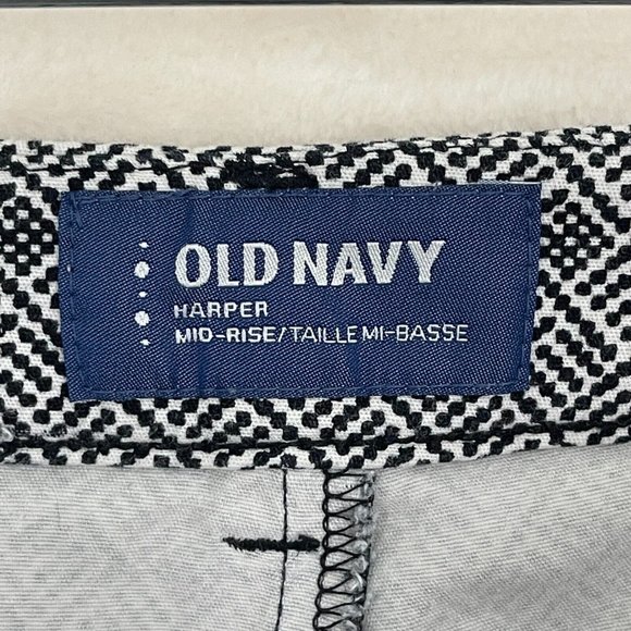 Old Navy Harper Mid Rise Black & White Geometric Tapered Pants Women's Size 4 - Picture 7 of 8